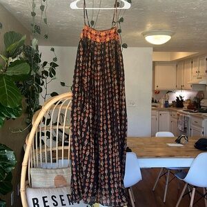 Free People maxi dress. Black/flower pattern, light cotton material